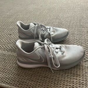 Women’s size 6.5 tennis shoes